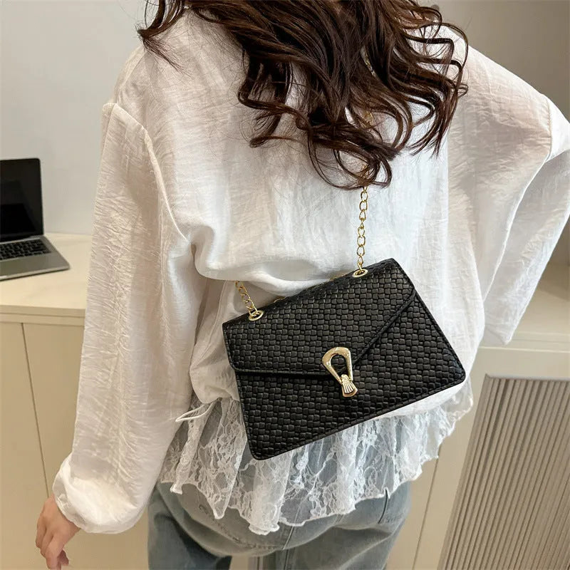 Women's classic woven lock small square bag in PU, horizontal square shape, 21x13.5x8.5cm, available in pink white black purple.