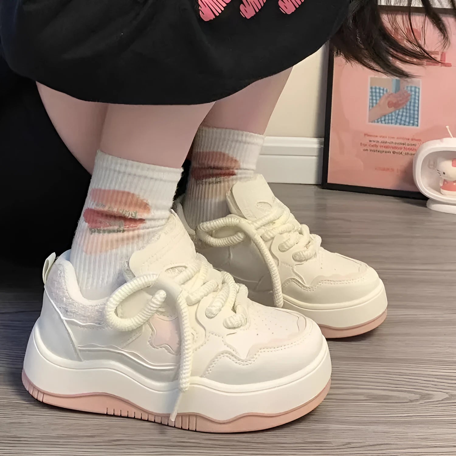 Women's green platform sneakers with round toe and lace-up closure on rubber sole