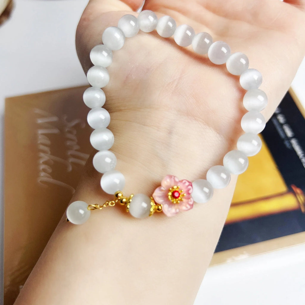 White opal flower beaded bracelet made from glass and coloured glaze in a Chinese fashion style.
