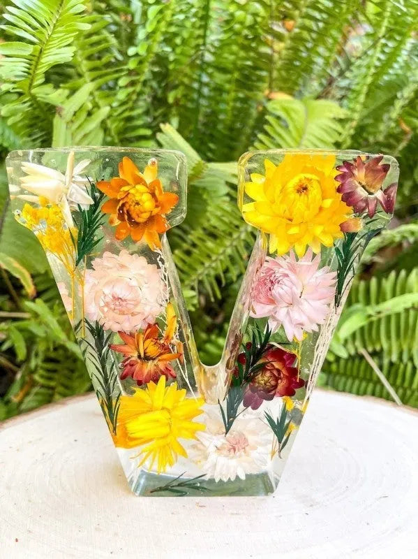 Letter flower transparent resin night light ornament, 15cm x 15cm x 2cm, modern simplicity decorative alphabet floral night lamp