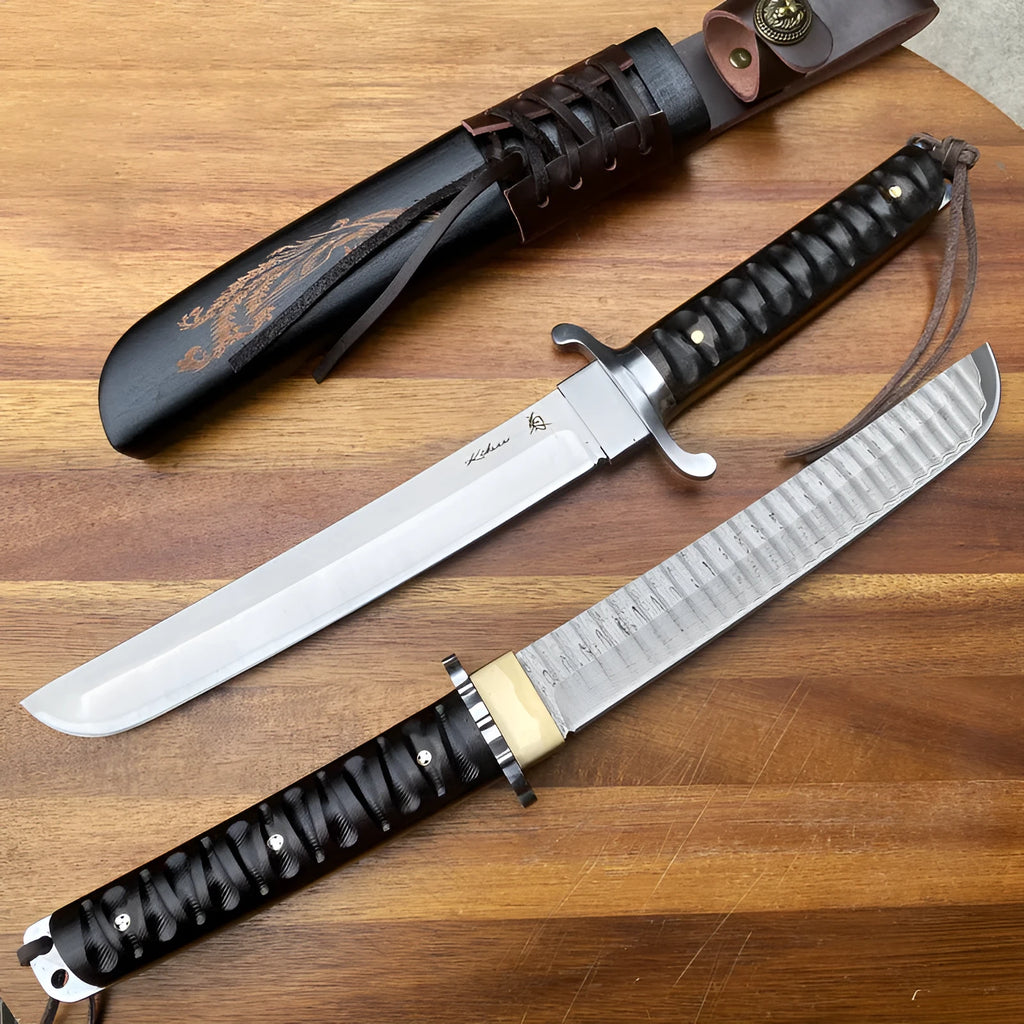 Wooden sheath knife with 62-degree knifepoint angle, keel integrated construction, and wooden sheath for outdoor use