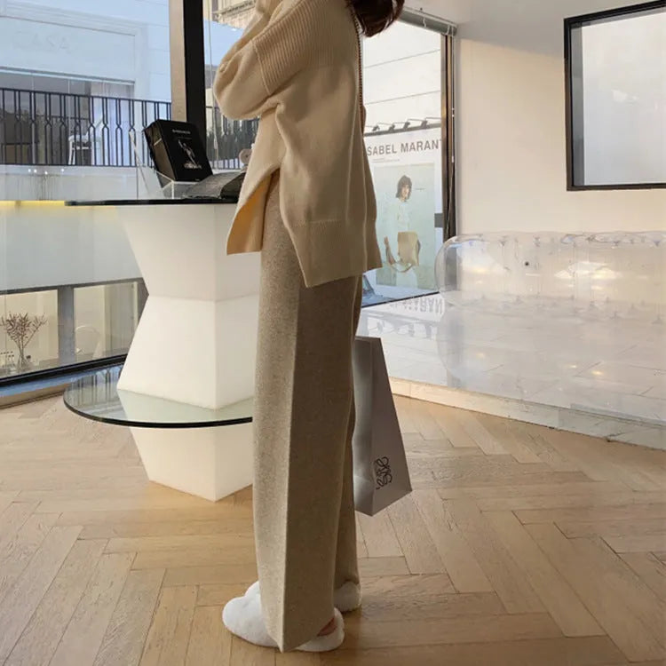 Women's thick knitted wide-leg trousers in high waist straight leg style for winter wear