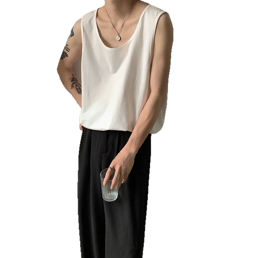Sleeveless vest in solid colour, loose fit, polyester blend, straight hem, available in black and white for summer casual wear