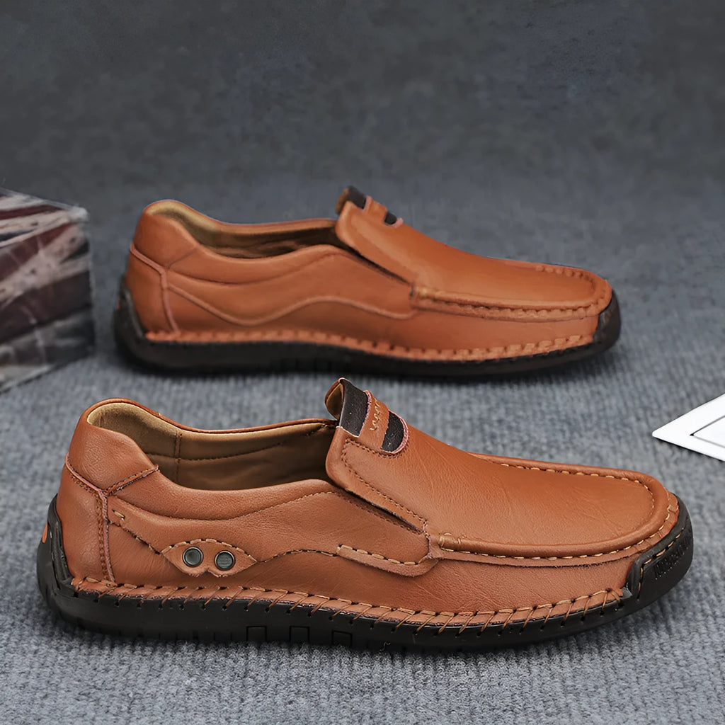 Handmade stitching men's outdoor shoes with leather lining and rubber sole in black leather, flat heel, size 38 to 48