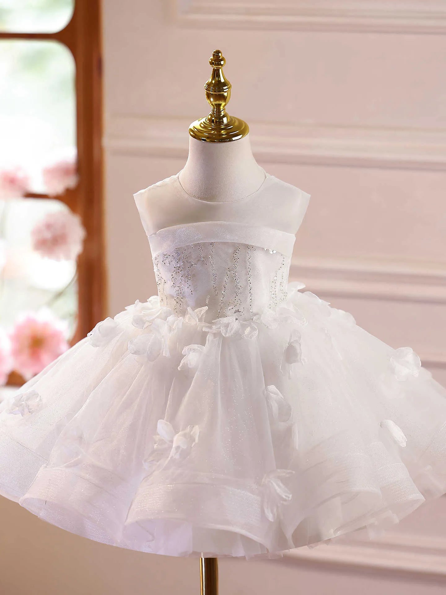 Senior Sense Of Host Piano Playing Dress white slim fit sleeveless round neck short length