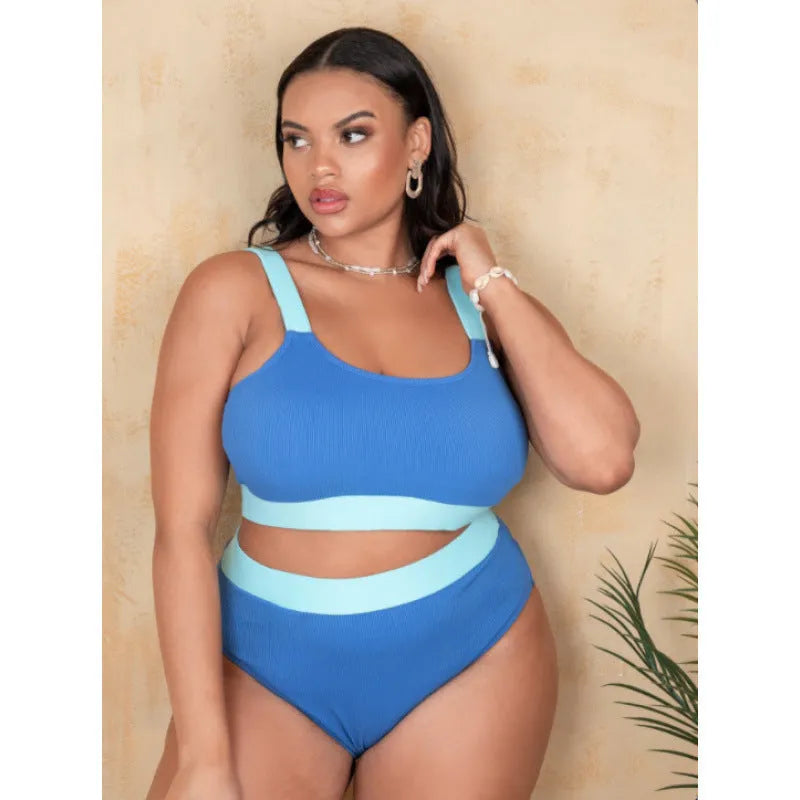 A solid colour women's plus-size bikini set featuring high-waisted briefs.